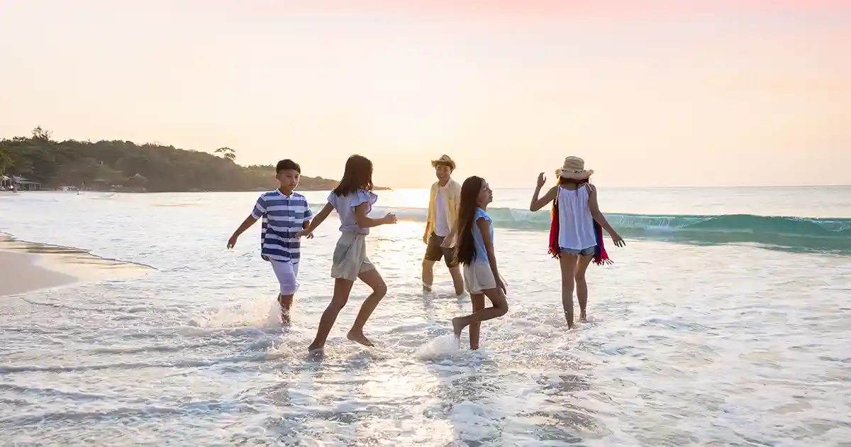 Liburan Ke Pantai 5 Tempat Di Indonesia Yang Wajib Dicoba Fwd Indonesia