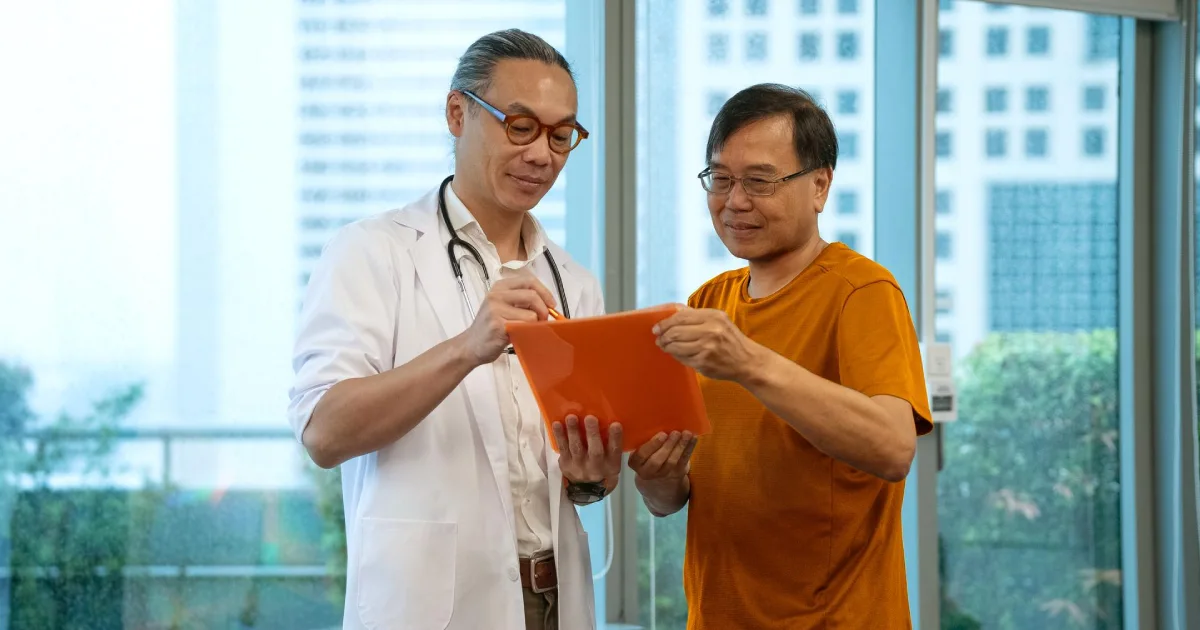 dokter yang memberi penjelasan jenis-jenis kanker dan faktor penyebabnya