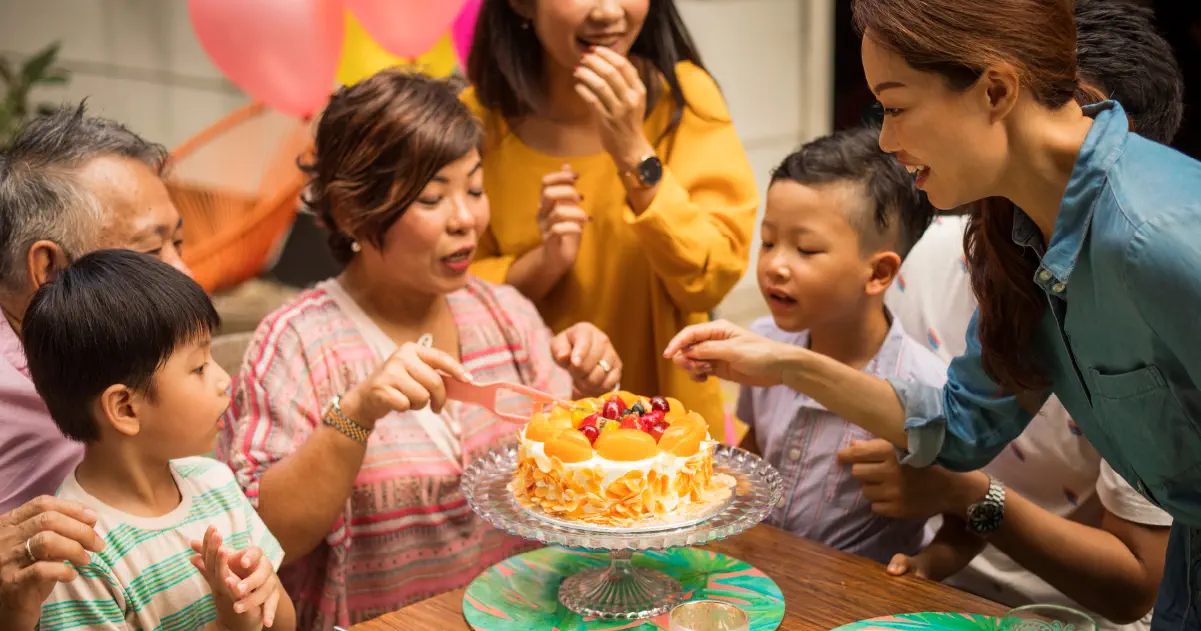 potong kue ulang tahun