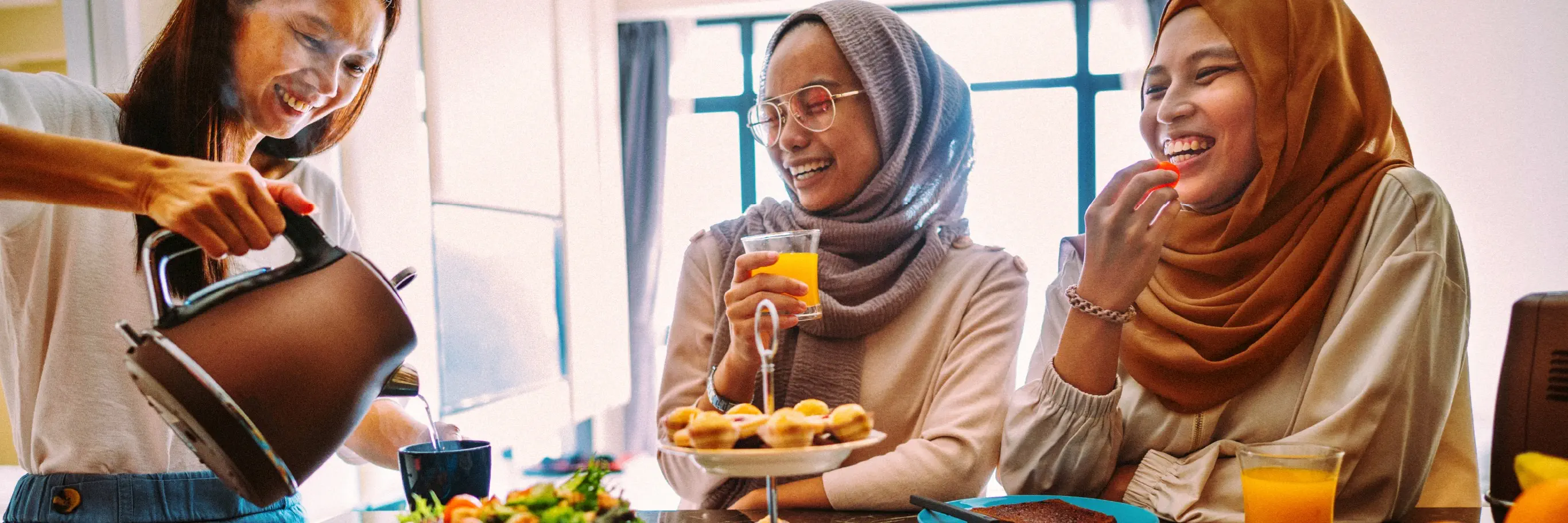 makan makanan enak