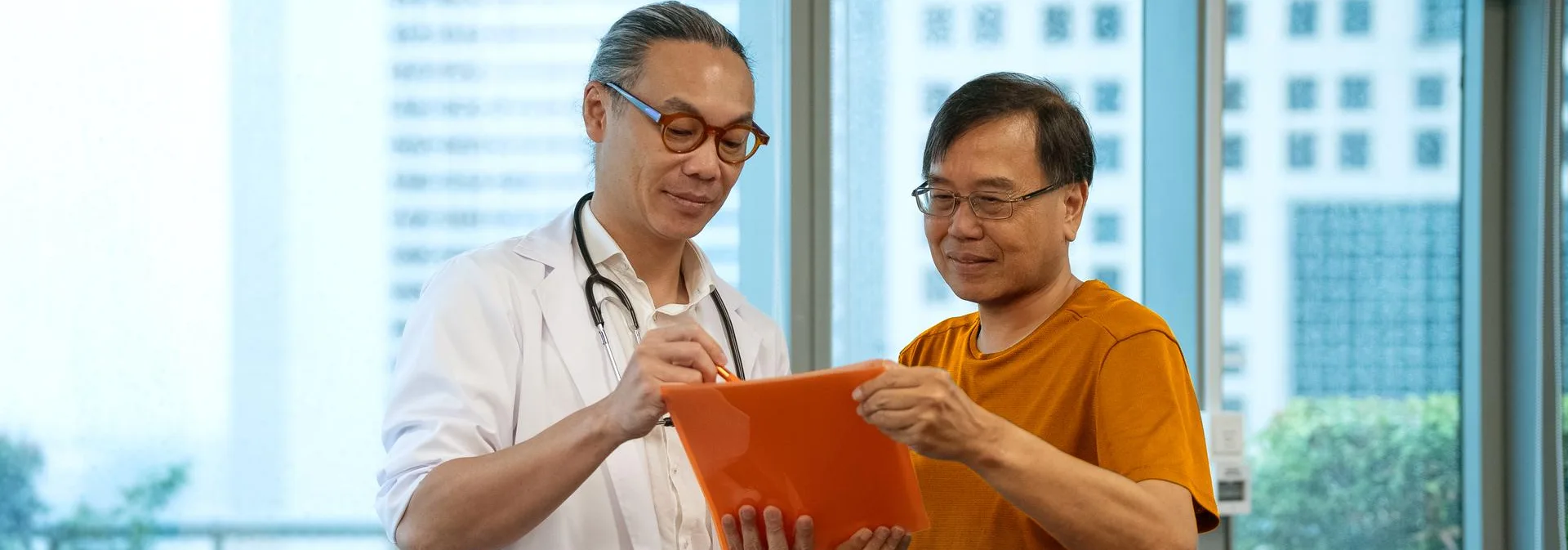 dokter yang memberi penjelasan jenis-jenis kanker dan faktor penyebabnya